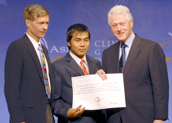 Big Brother Mouse received special recognition at the Clinton Global Initiative meeting in Hong Kong.