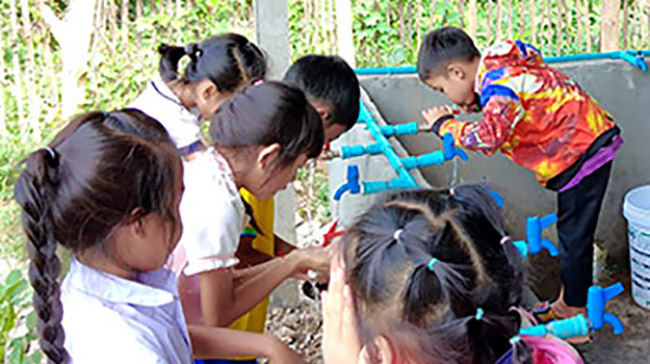 Little Rabbit school helps children develop lifelong habits, such as brushing their teeth after lunch
